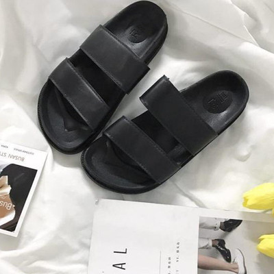 Άνετες γυναικείες παντόφλες με σόλα σε μαύρο χρώμα