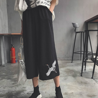 Πολύ ενδιαφέρουσα γυναικεία casual παντελόνι με πρωτότυπο κέντημα