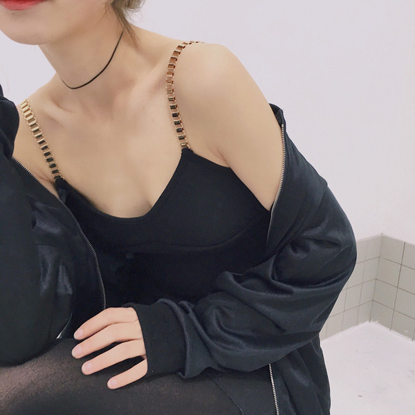 Μεγάλη κυρίες λεπτό γιλέκο με πολλές όμορφες χρυσές ιμάντες - 2tsvyata