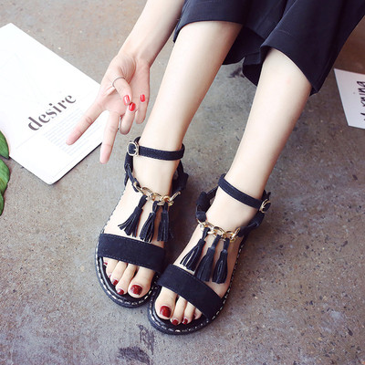 Καθημερινά κυρίες σανδάλια με πολλά ενδιαφέροντα φούντες μενταγιόν