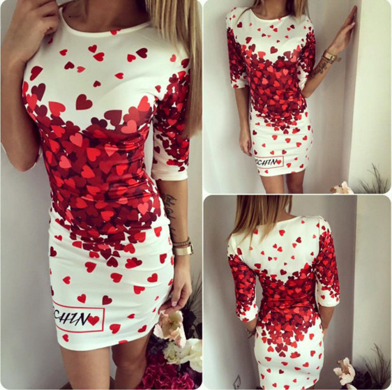 Sport-κομψές κυρίες λευκό φόρεμα με ένα μοτίβο της καρδιάς