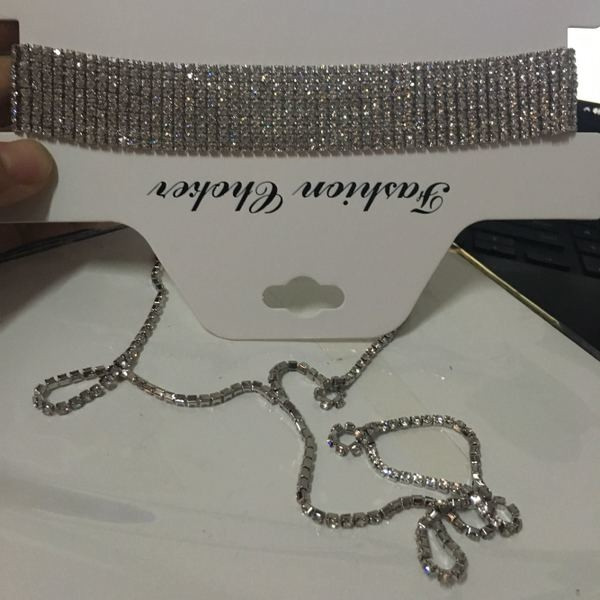 Стилен дамски чокър за врата с дълга красива висулка