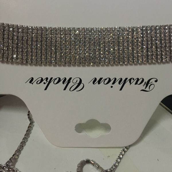 Стилен дамски чокър за врата с дълга красива висулка