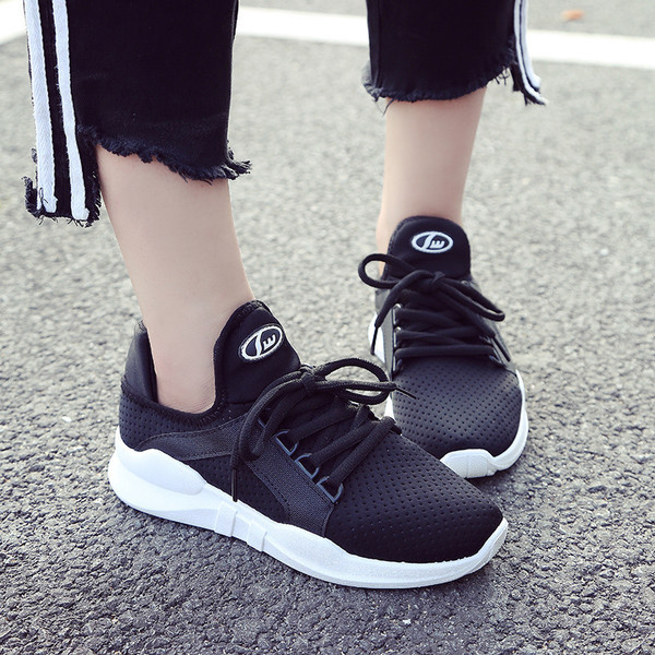 Άνετα και αναπεύσιμα γυναικεία παπούτσια  σε 3 διαφορετικά χρώματα και μοτίβα