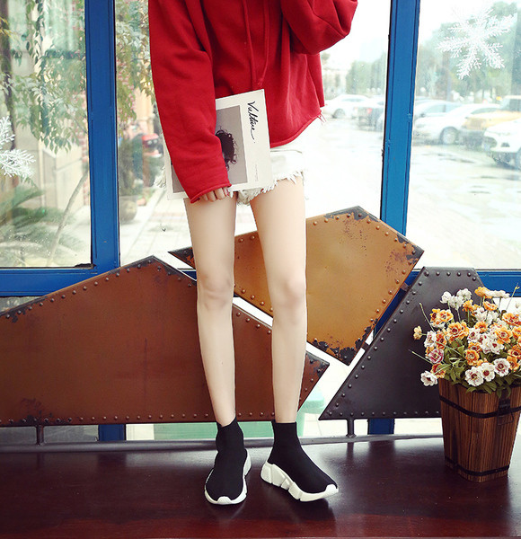 Άνετα και μοντέρνα γυναικεία παπούτσια με κάλτσες απομίμησης