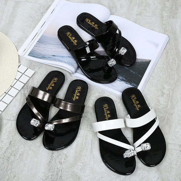 Γυναικείες παντόφλες με διακοσμιτικές πέτρες