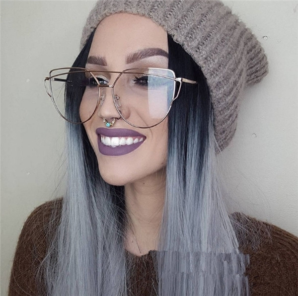 Πολύ κομψή και λεπτή κυρίες γυαλιά με λεπτό καρέ