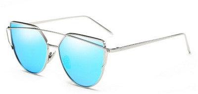 γυαλιά Πολλές κομψό γυναικών σε πολλά διαφορετικά χρώματα