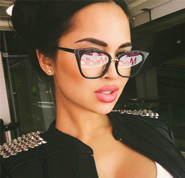 Κομψό κυρίες γυαλιά με ενδιαφέροντα καρέ - πολλά διαφορετικά μοντέλα