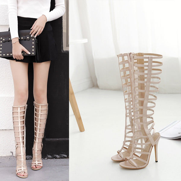 Κομψό άνοιξη και το καλοκαίρι σανδάλια με ψηλά τακούνια - Ρωμαϊκό στυλ, σκοτάδι και το φως έκδοση