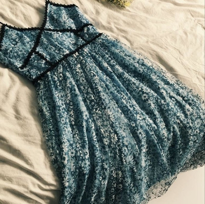 Sport-κομψές κυρίες φόρεμα με μοτίβα λουλουδιών - 4 μοντέλα