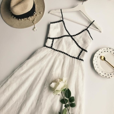 Sport-κομψές κυρίες φόρεμα με μοτίβα λουλουδιών - 4 μοντέλα