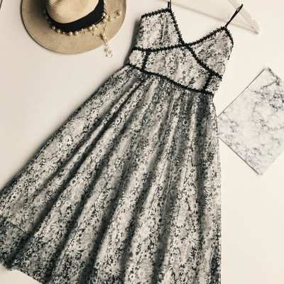 Sport-κομψές κυρίες φόρεμα με μοτίβα λουλουδιών - 4 μοντέλα