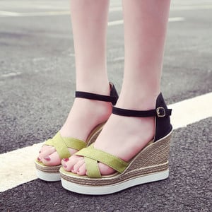 Μεγάλη πολύχρωμο κυρίες σανδάλια υψηλής πλατφόρμα - 8 χρώματα