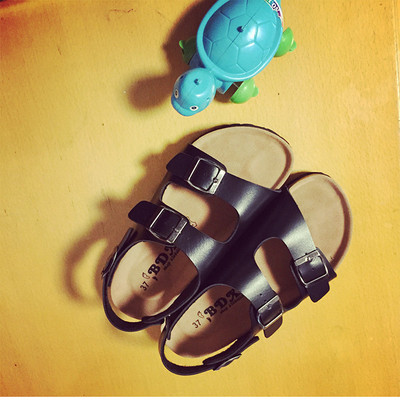 Κομψή περιστασιακά σανδάλια - διαφορετικά μοντέλα και σχέδια