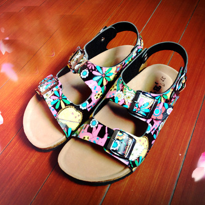 Κομψή περιστασιακά σανδάλια - διαφορετικά μοντέλα και σχέδια