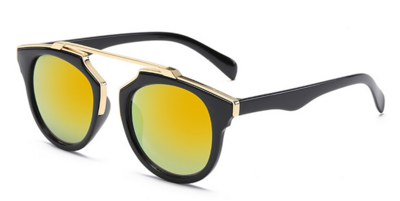 Πολύ κομψά γυαλιά για τις γυναίκες με μια ενδιαφέρουσα μορφή του γυαλιού