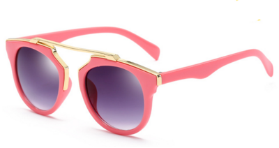 Πολύ κομψά γυαλιά για τις γυναίκες με μια ενδιαφέρουσα μορφή του γυαλιού