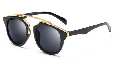 Πολύ κομψά γυαλιά για τις γυναίκες με μια ενδιαφέρουσα μορφή του γυαλιού