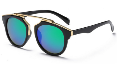 Πολύ κομψά γυαλιά για τις γυναίκες με μια ενδιαφέρουσα μορφή του γυαλιού