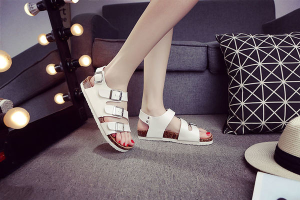 Φρέσκα κυρίες σανδάλια με πολλά λουριά - διαφορετικά χρώματα