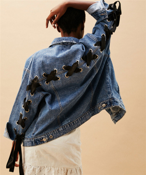 Модерно и много стилно дамско дънково яке с интересни връзки