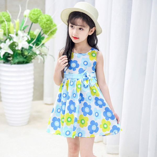 Παιδικό καλοκαιρινό φόρεμα με καταπληκτική και φρέσκα florals σε τρία μοντέλα είναι κατάλληλα για τη ζωή στην παραλία