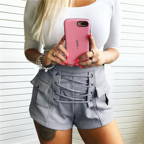 Модерни и екстравагантни дамски къси панталони с много интересни връзки и висока талия