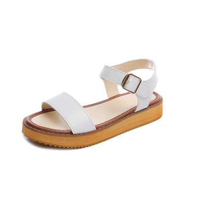 Τα καθαρά γυναικεία καθημερινά σανδάλια σε τρία διαφορετικά χρώματα