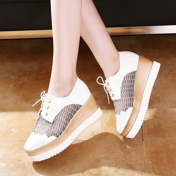 Γυναικεία αθλητικά παπούτσια  σε πλατφόρμα σε ροζ, λευκό και μαύρο χρώμα