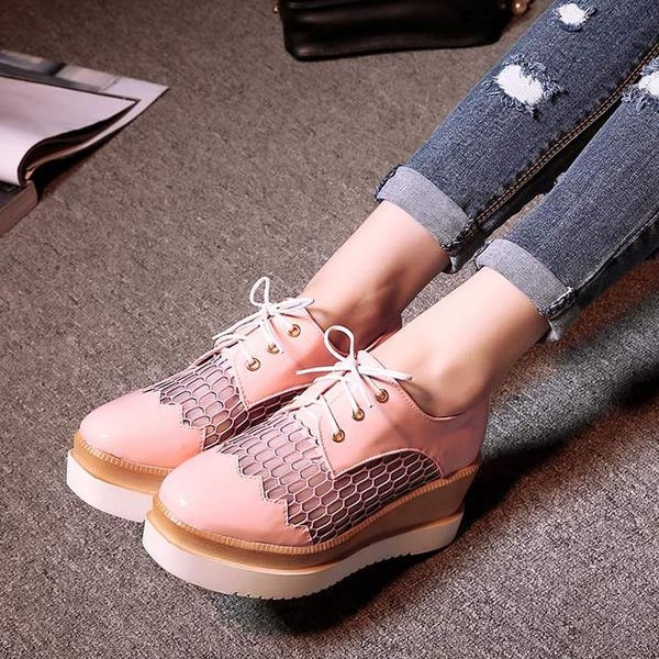 Γυναικεία αθλητικά παπούτσια  σε πλατφόρμα σε ροζ, λευκό και μαύρο χρώμα