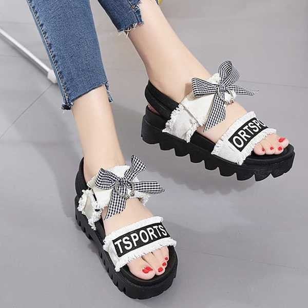 Κομψό κυρίες σανδάλια με κορδέλα κατάλληλο για τη ζωή