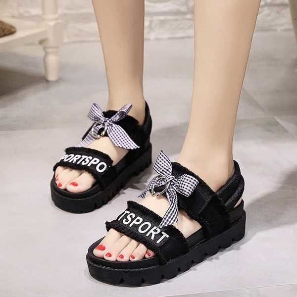 Κομψό κυρίες σανδάλια με κορδέλα κατάλληλο για τη ζωή