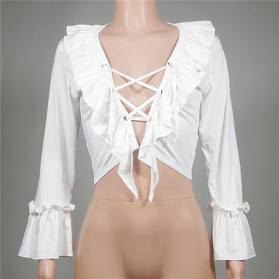 Πολύ φρέσκα και ενδιαφέροντα κυρία σωστό μήκος μπλούζα με κοντά μανίκια 7/8 και τους δεσμούς στη λαιμόκοψη