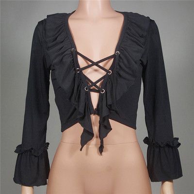 Πολύ φρέσκα και ενδιαφέροντα κυρία σωστό μήκος μπλούζα με κοντά μανίκια 7/8 και τους δεσμούς στη λαιμόκοψη