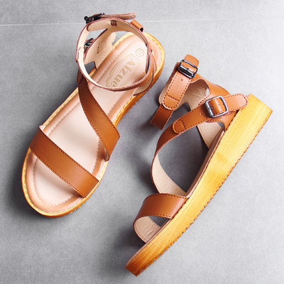 Κομψή, δερμάτινα σανδάλια με λουριά σε μαύρο, λευκό και καφέ