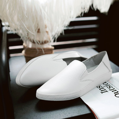 Καθημερινά κυρίες loafers και ελαφρώς κωνικό, λευκό και μαύρο