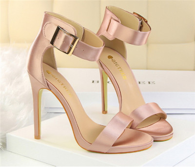 Μεγάλη κυρίες σανδάλια με ψηλά τακούνια - 8 χρώματα