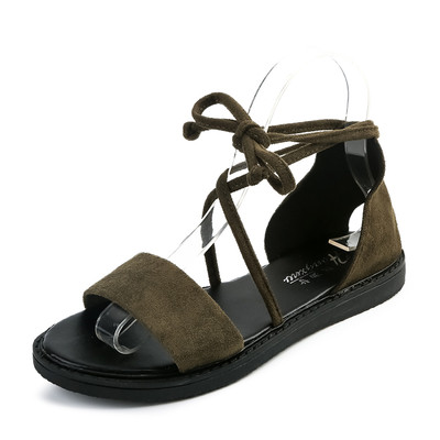 Κομψό κυρίες σανδάλια σε μαύρο και καφέ με διασυνδέσεις