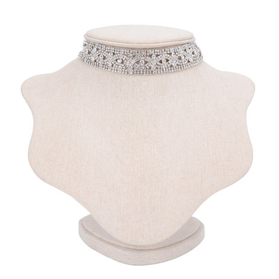 Много интересен и стилен дамски чокър с красиви лъскави камъчета