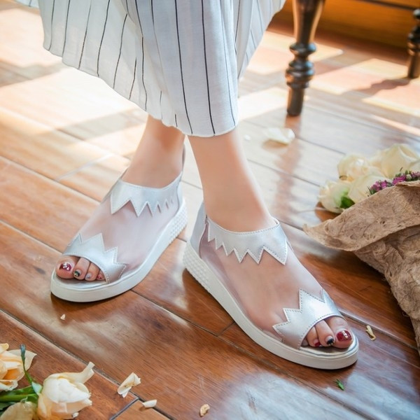 Γλυκό κυρίες σανδάλια σε ασημί και χρυσό χρώμα