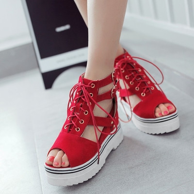 Стилни дамски сандали на платформа с връзки и устойчива подметка 