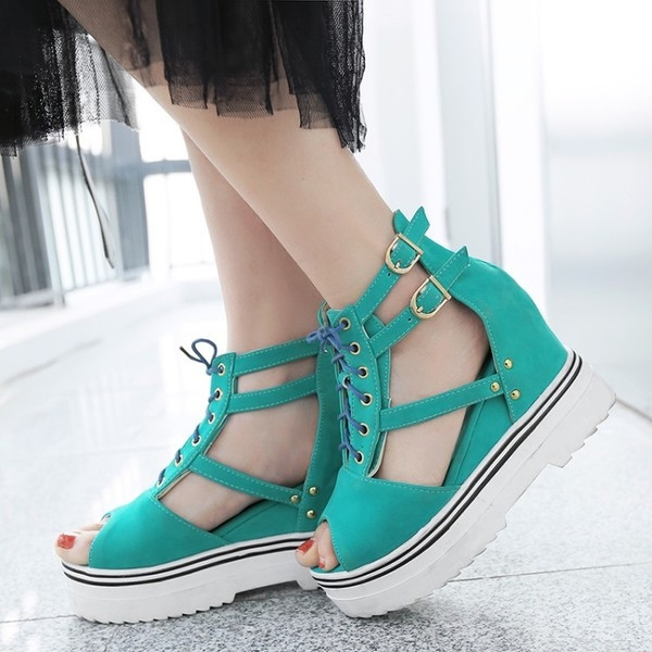 Κομψή πλατφόρμα κυρίες σανδάλια με συνδέσμους και ανθεκτικό εξωτερική σόλα