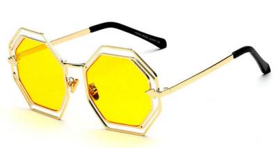 Πολύ ενδιαφέρουσα και πολύ κομψό κυρίες γυαλιά ηλίου με ενδιαφέρον τα γυαλιά