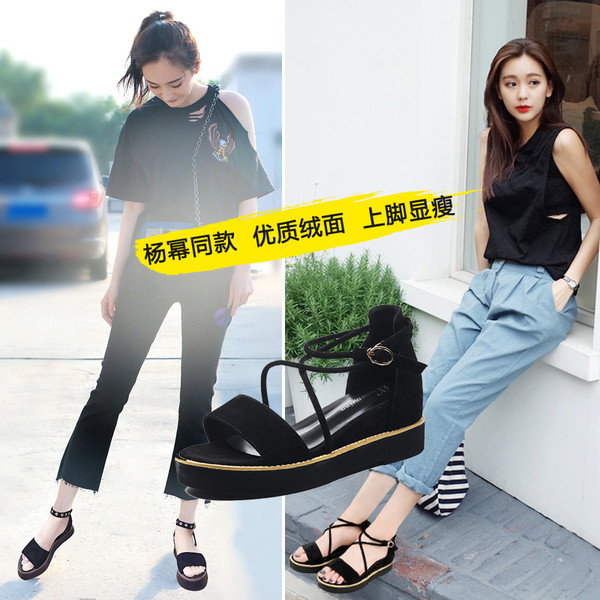 Κομψό μαύρο σανδάλια με πλατφόρμα και λεπτή διέσχισε ιμάντες