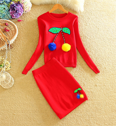 Όμορφες κυρίες που περιλαμβάνει μία κοντή φούστα και μπλούζα με μακριά μανίκια με όμορφη διακόσμηση