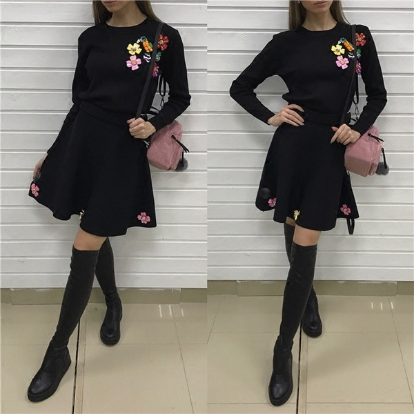 Υπέροχο σετ 2 τεμαχίων με πανέμορφα κεντήματα - 3 χρώματα