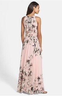 Κομψό κυρίες μποέμ βραδινό φόρεμα με floral μοτίβα