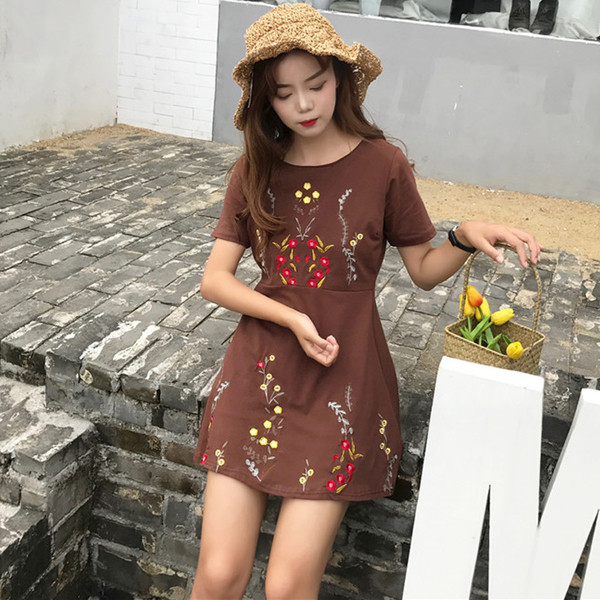 Φρέσκα κυρίες φόρεμα κατάλληλο για καθημερινή μαύρο και καφέ με κέντημα