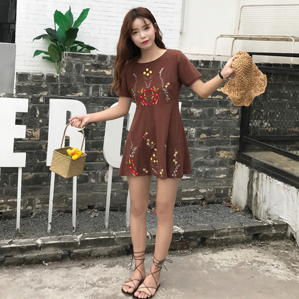 Φρέσκα κυρίες φόρεμα κατάλληλο για καθημερινή μαύρο και καφέ με κέντημα